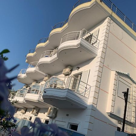 Henardi Apartments Ксамил Екстериор снимка