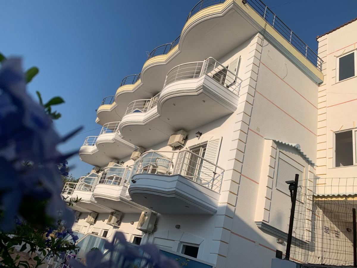 Henardi Apartments Ксамил Екстериор снимка