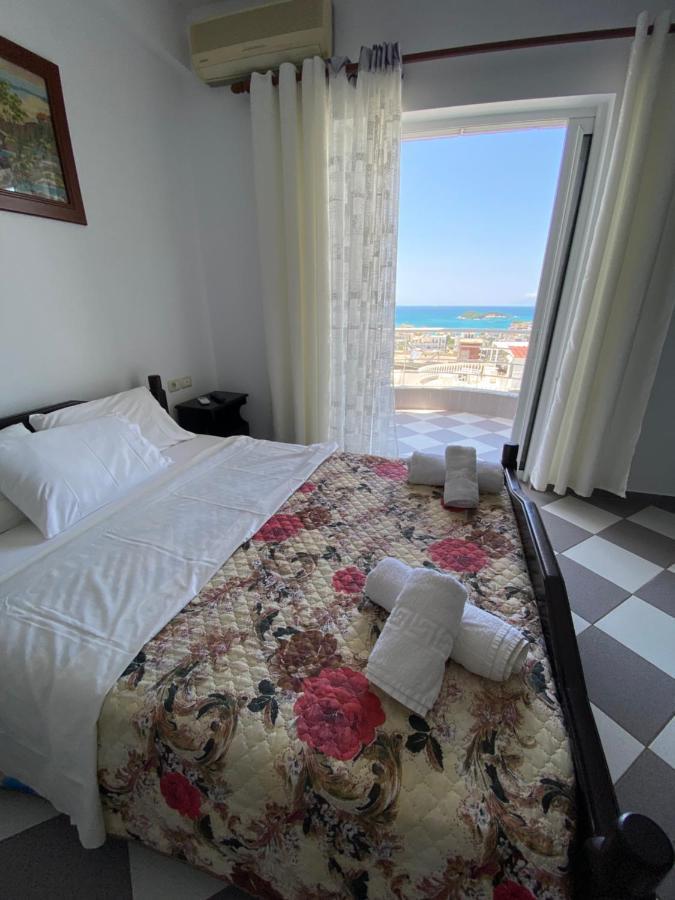 Henardi Apartments Ксамил Екстериор снимка