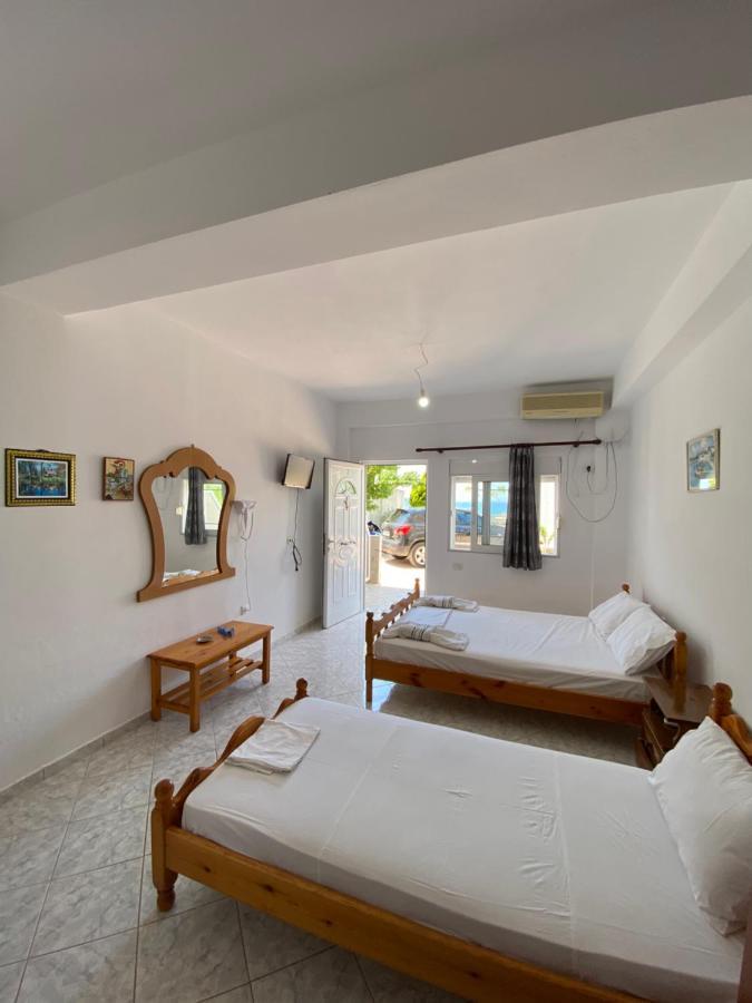 Henardi Apartments Ксамил Екстериор снимка